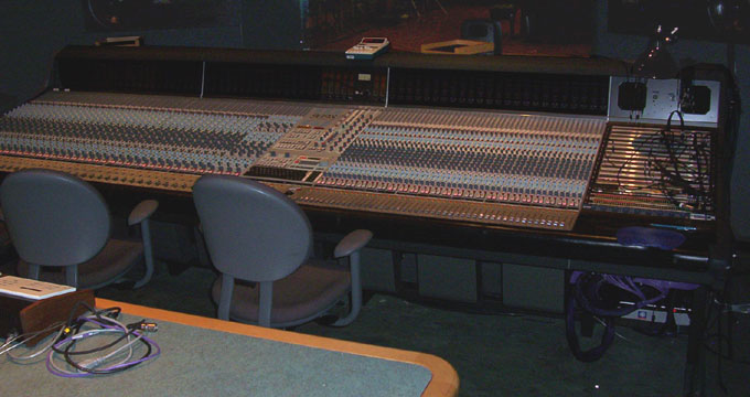 SRC-Console-Amek-Neve.jpg