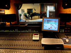 v-Karisma-regie-studio-pno.jpg