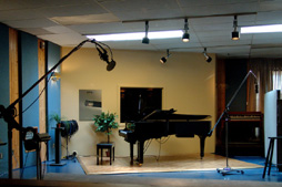 v-Karisma-studio-pno.jpg