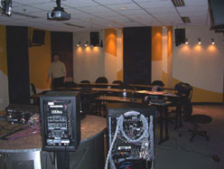 v-MusTc-salle-controle-7-1-cam.jpg