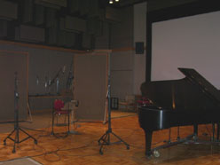 v-ONF-studio-mus-pno.jpg