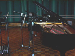 v-SRC-piano-mic-2.jpg
